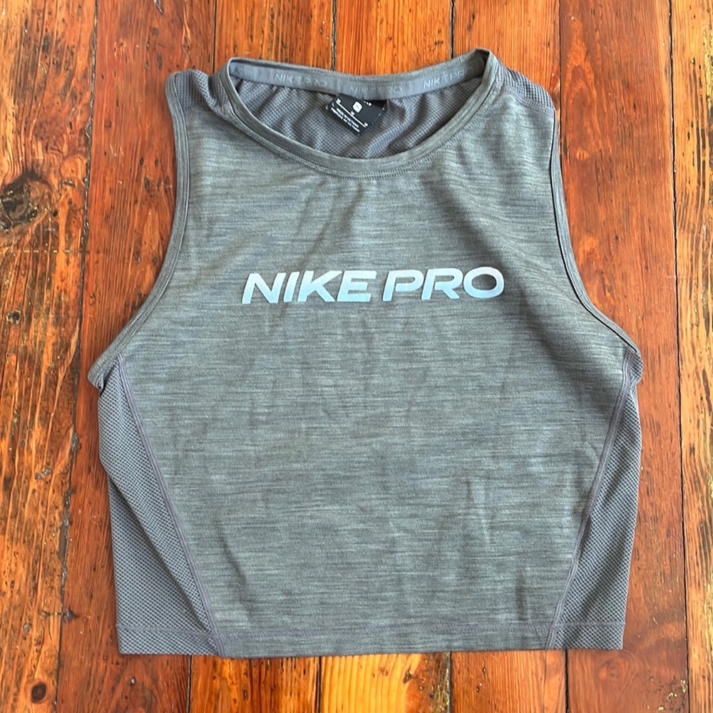 Nike top